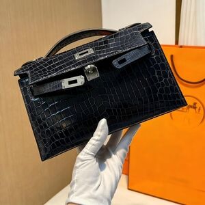 <AUTHENTIC>Hermès Kelly Cut Clutch in Deep Shiny Alligator